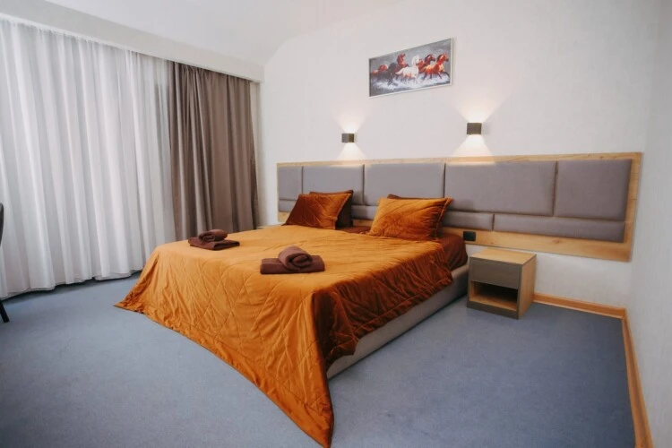 Karvan Hotel - image 2